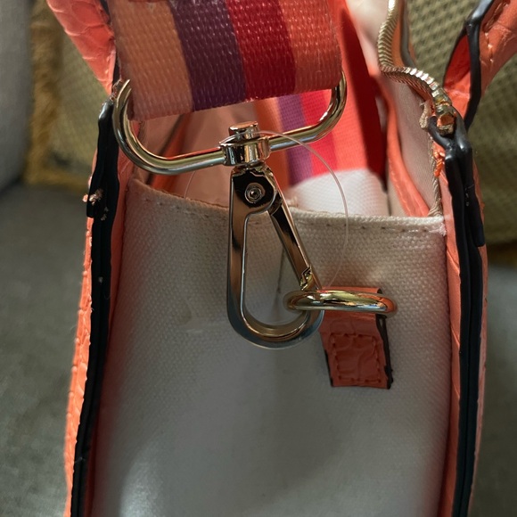 Dana Buchman handbag with detachable shoulder strap - Picture 3 of 13